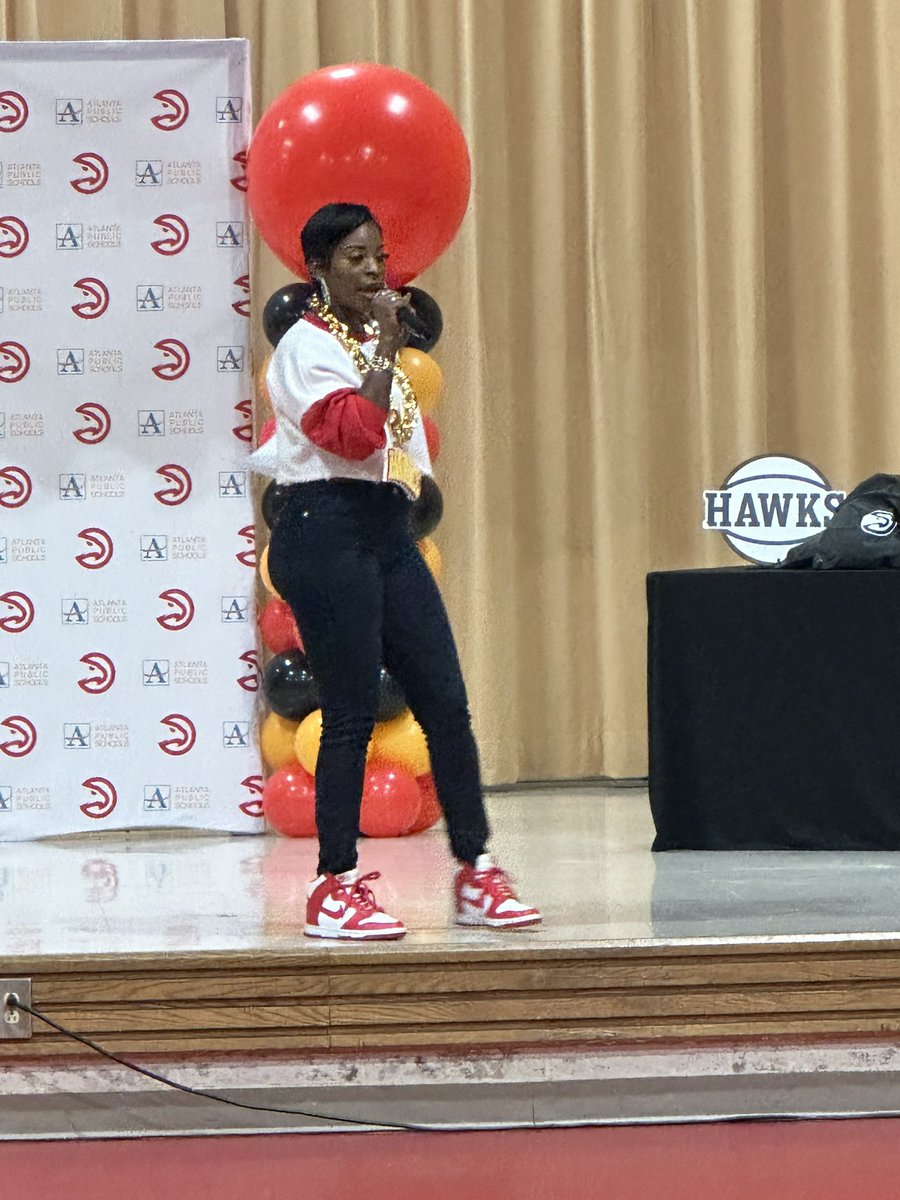 We are celebrating Heritage Academy with <a href="/ATLHawks/">Atlanta Hawks</a> for reading and logging the most minutes in our March Madness Challenge! Way to go 🦅🦅🦅!! <a href="/APSMediaServ/">APS Media Services</a> #race2read