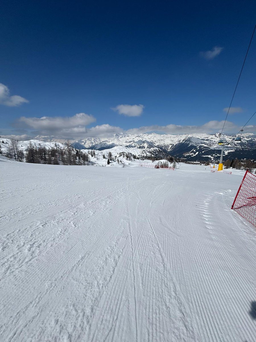 RanbyHouse's tweet photo. @RanbyHose have all had an amazing day today on the slopes at Madonna Di Campiglio. Bright sunshine and awesome slopes. https://t.co/IpFS2KNXCx