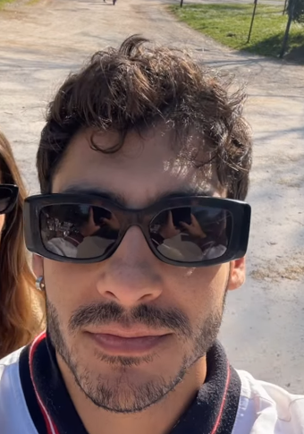 SenzaSenso50's tweet photo. Non so se fa più ridere la sua faccia o lui che se la tira. 
Ma a questo dove gliel'hanno vista tutta sta bellezza? Chiedo per un'amica 
#GrandeFratello #Zelena #Zeudiners https://t.co/diZZrQR6Ai