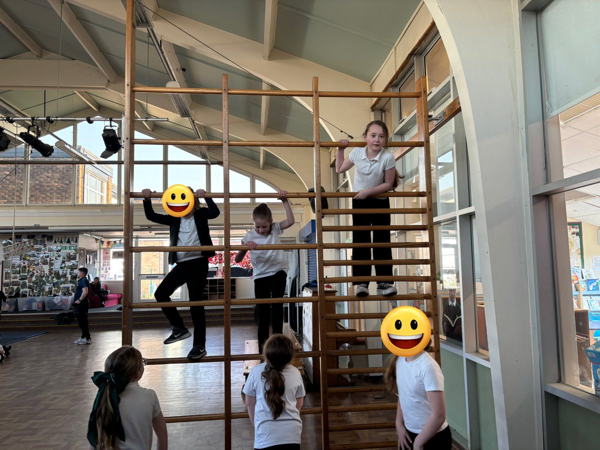 Today in PE we explored moving in different ways around some of our equipment! Pupils loved the climbing frame and ropes! For some pupils it was about conquering some of their fears and it was a really enjoyable lesson to be apart of <a href="/TeamManorGreen/">Manor Green Primary #ReadyRespectfulSafe</a>