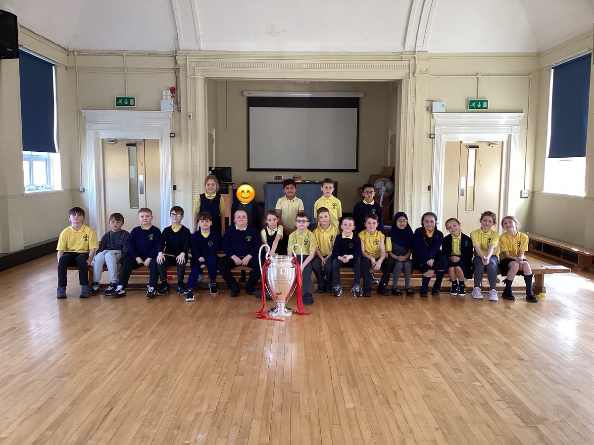 Miss Leary tweet media