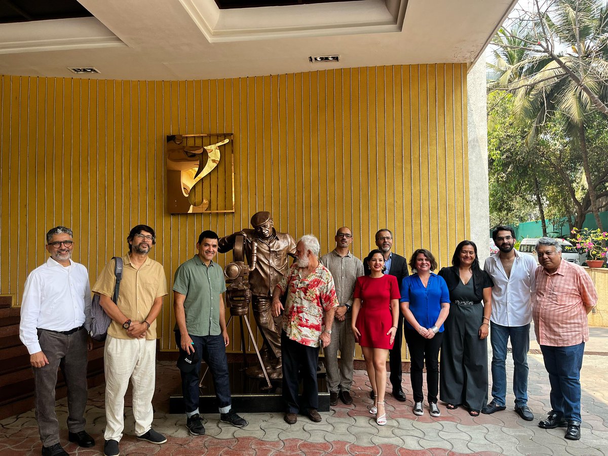 <a href="/MinagriCL/">Ministerio de Agricultura de Chile 🇨🇱</a> <a href="/subrei_chile/">Subsec. de Relaciones Económicas Internacionales</a> <a href="/InvestChile/">InvestChile</a> <a href="/Corfo/">Corfo</a> <a href="/ODEPA/">ODEPA</a> <a href="/SofofaChile/">SOFOFA</a> <a href="/NewsFDCcl/">News Frutas de Chile</a> <a href="/SNA_Chile/">SNA</a> <a href="/ProChile_Oh/">ProChile O'Higgins</a> <a href="/Indiainchile/">India in Chile</a> La delegación cultural chilena visitó los estudios Yash Raj Films en Bombay. Esta visita marca un nuevo paso en la relación entre las industrias cinematográficas de 🇮🇳 y 🇨🇱