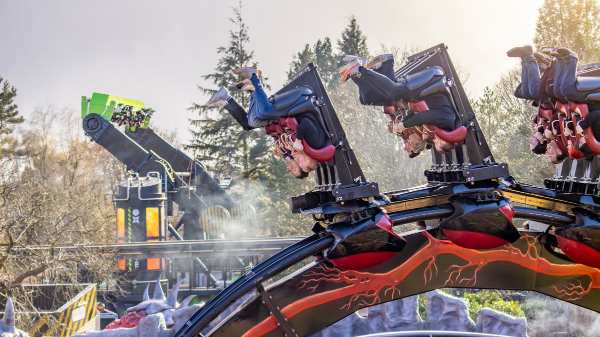 altontowers's tweet photo. Perfect timing 😱✨ https://t.co/g86CFHs3Qv