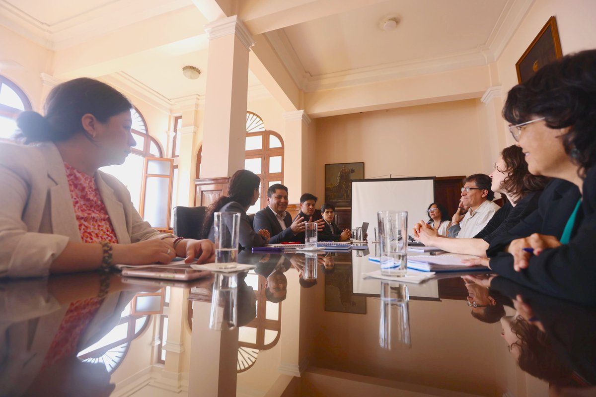 senaju's tweet image. En esa línea, en la sede histórica de la Gran Biblioteca Pública de Lima, la Senaju se reunió hoy con el director Ejecutivo del Centro de Servicios para la Capacitación Laboral y el Desarrollo (#Caplab) y Plan International @planperu  en El Salvador y Alemania.