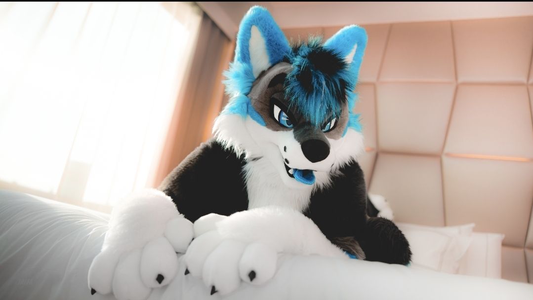 Whisper your wishes to the moon ✨️
I might be the one to make them come true 💙