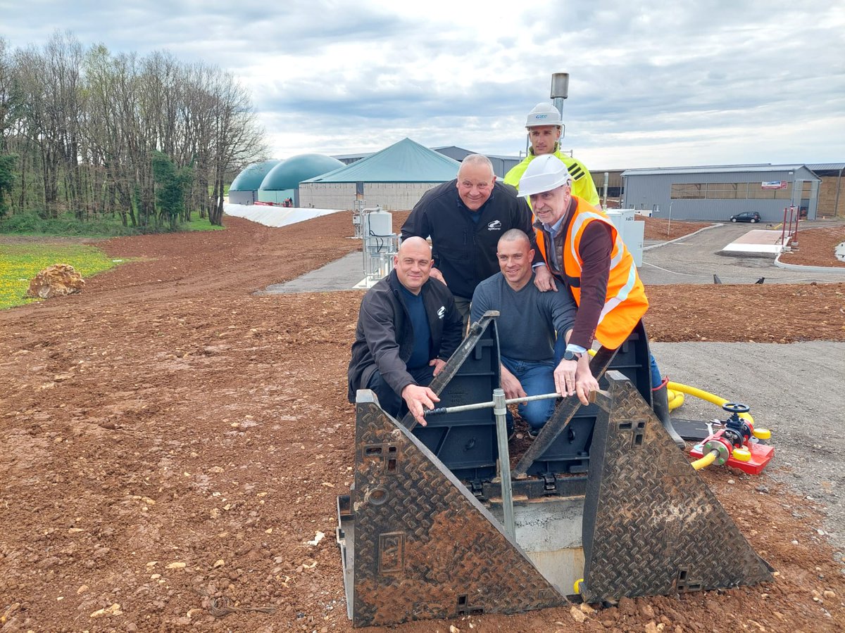 [#live] En direct de la mise en service du site de #méthanisation #CharenteBiogaz en Charente (16) ! 🤩

Unité de #methanisation agricole de 75Nm³/h évolutive à 110Nm³/h de #biomethane, 1️⃣0️⃣0️⃣% autonome pour la production d'un #gazvert local et durable ! 

🙏 Merci à tous !