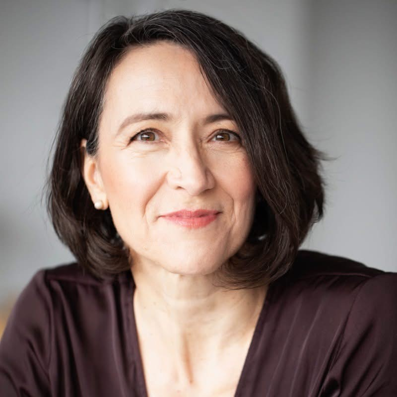 Polysesouvient's tweet image. "Nathalie Provost est connue pour son rôle à titre de porte-parole de #PolySeSouvient, un groupe de diplômés et d’étudiants de #Polytechnique Montréal qui militent en faveur d’un meilleur contrôle des armes à feu au Canada. Ce groupe a vu le jour à la suite du féminicide qui a…