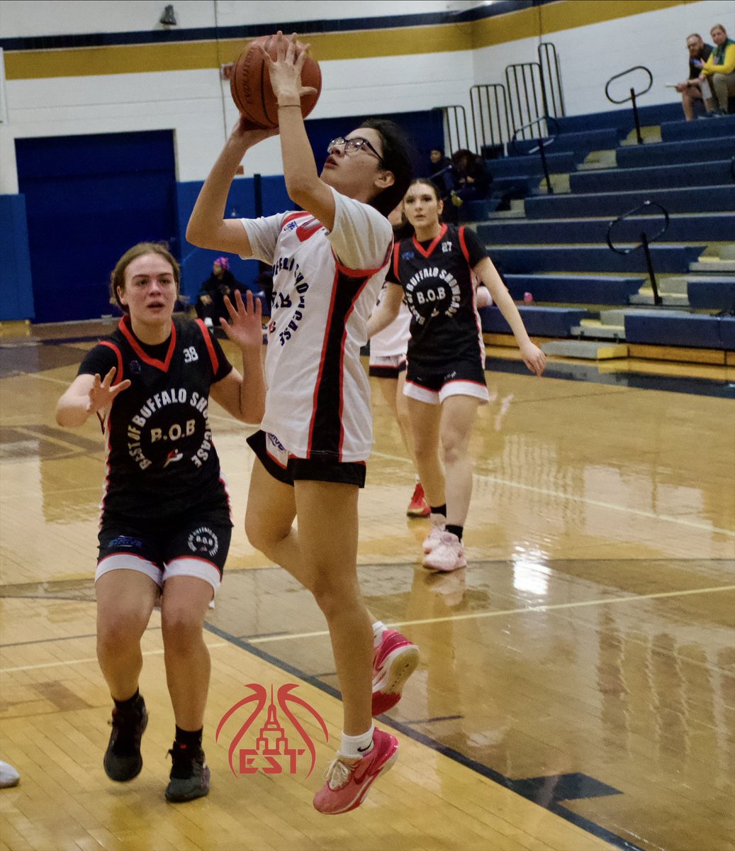 NYSTakeover's tweet photo. Made it back home, grabbed a few hours 😴, back to last night.

Old heads closed out the night at the rim in @BOBShowcase716 upperclassmen game ⬇️

More #ViewsFromTheBaseline, now from the 2025-26 classes 📸

Another year of BoB and another midweek Buffalo run… in the books 📚 https://t.co/hogcCmfspD
