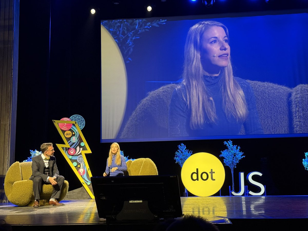 lesjoiesducode's tweet image. « Angular est le framework le plus utilisé chez Google » #dotJS