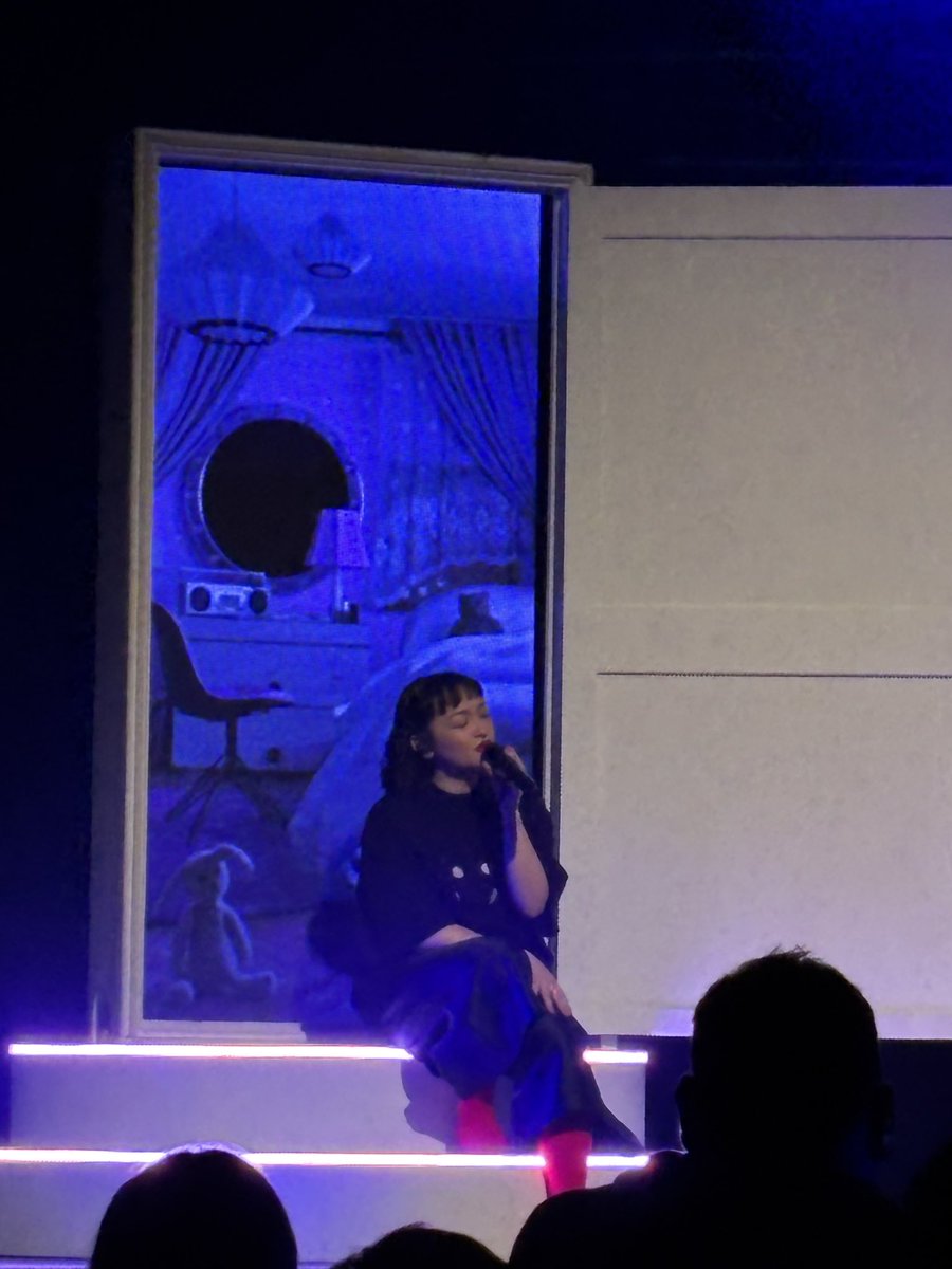 Neopick145's tweet photo. I had such an amazing time in Boston last night! It feels so surreal that I actually went to a concert for the first time especially being 20 😅😅 Thank you guys so much for making my experience one I'll never forget @mxmtoon @KatherineLii https://t.co/xNSprj5d4V