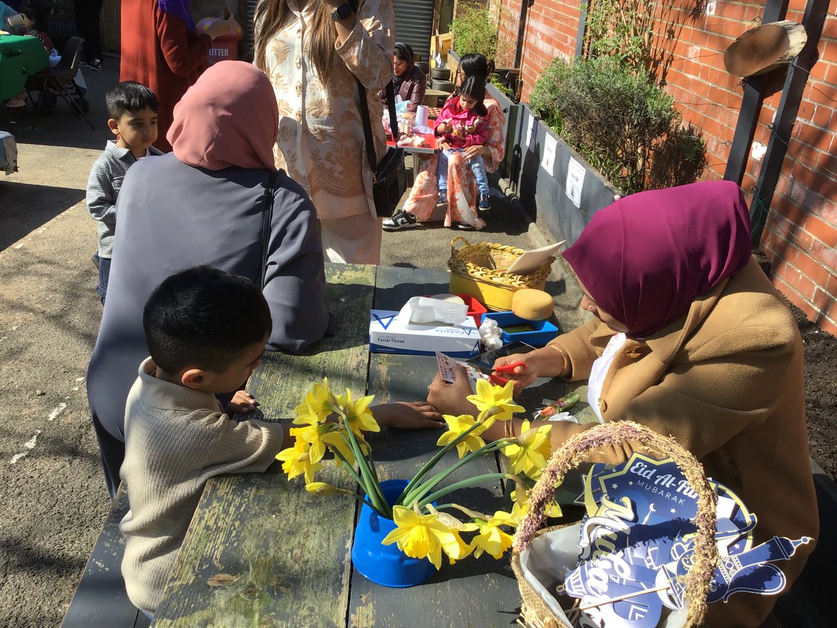 NithsdaleroadNS's tweet image. Thank you to everyone who came along to our Eid/Easter party today. The sun was shining and we had a lovely day!