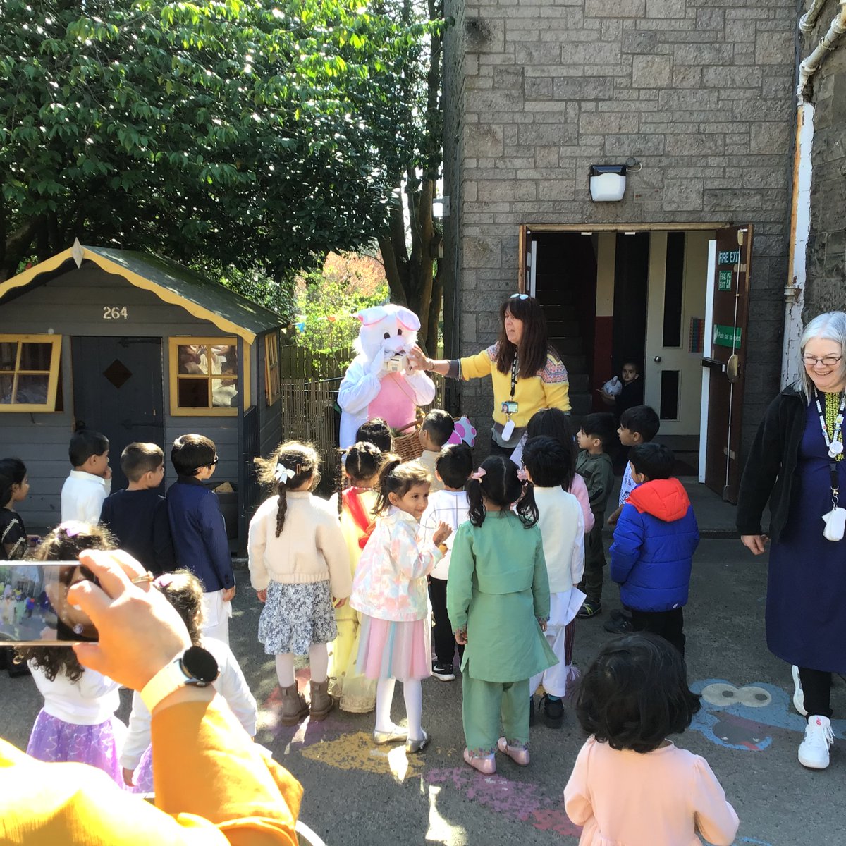 NithsdaleroadNS's tweet image. Thank you to everyone who came along to our Eid/Easter party today. The sun was shining and we had a lovely day!