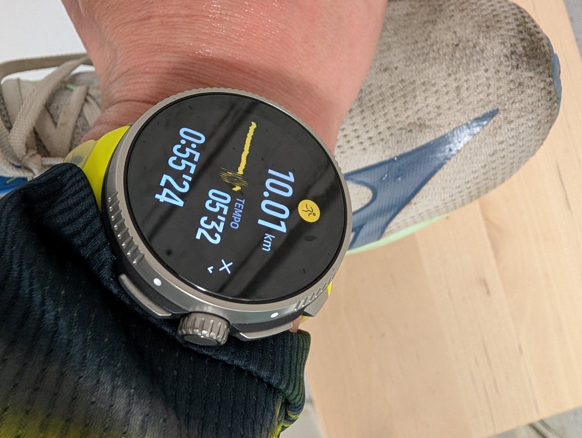 VeselyJan's tweet image. 🔥Dnešní menu: 8 km volně + 6×100 m rovinky
🏃‍♂️💨 = pohoda &amp;amp; špetka rychlosti na závěr
🦵Nohy běží, hlava čistí, ❤️srdce zpívá!
🤸Tělo: díky. 🧠Mozek: ještě! Ego: olympiáda incoming😂.
#běh #trénink #runlife #Zlomit3Hodiny