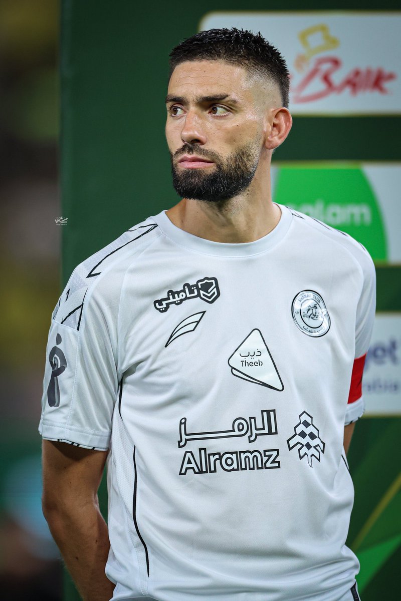 شكل كلمة " قائد حقيقي "