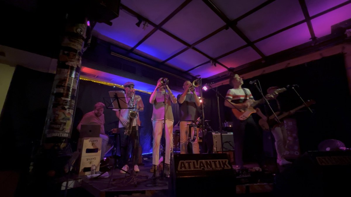 MichaelHeckner's tweet photo. @stonefoundation @CustomsRe5 ✊❤️🔥🎶 Hope they‘re making their way to Switzerland some time. Or South Germany. Brilliant Live Band they are. https://t.co/JiuqAl4JCb