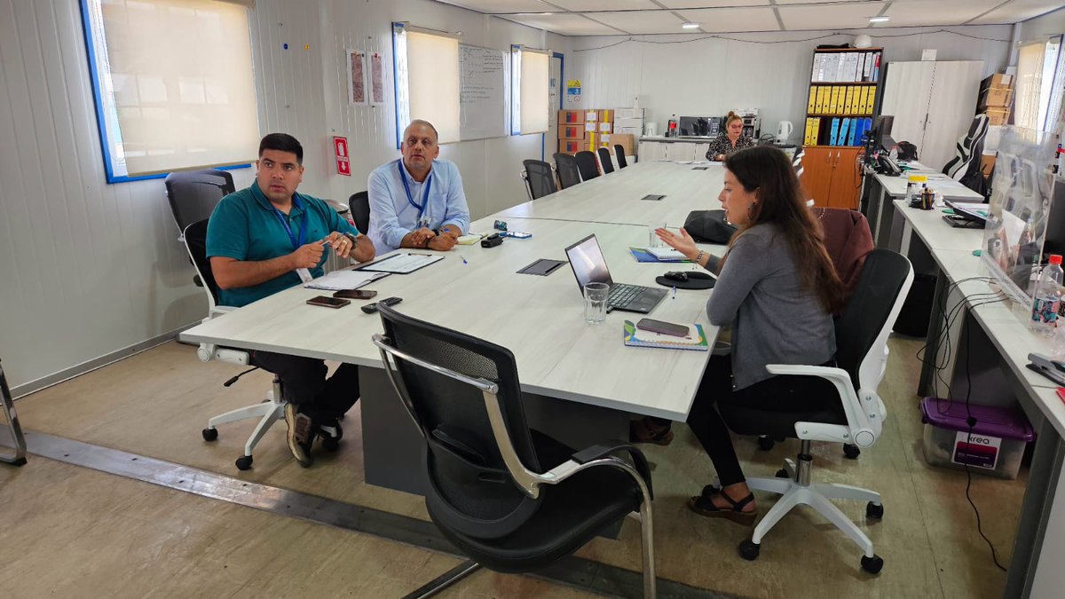 Adapta_Clima's tweet image. #Antofagasta 🇨🇱 | El equipo técnico de #AdaptaClima se reunió con Cristian Burgos, director de Gestión de Riesgos de Desastres de @AntofagastaMuni, para coordinar la instalación de señalética por aluvión e implementación de sirenas de alerta temprana en dependencias municipales.