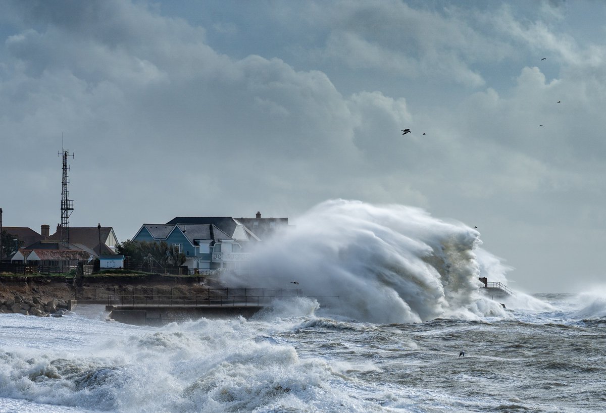 With government funding secured to explore options &amp; designs to update Selsey's existing sea defences, we are holding 3 public events.
👉Thursday 24th April 10-2pm
👉Friday 25th 2-7pm
👉Saturday 26th 10-2pm
Come along to the Selsey Centre PO20 0SE find out more.