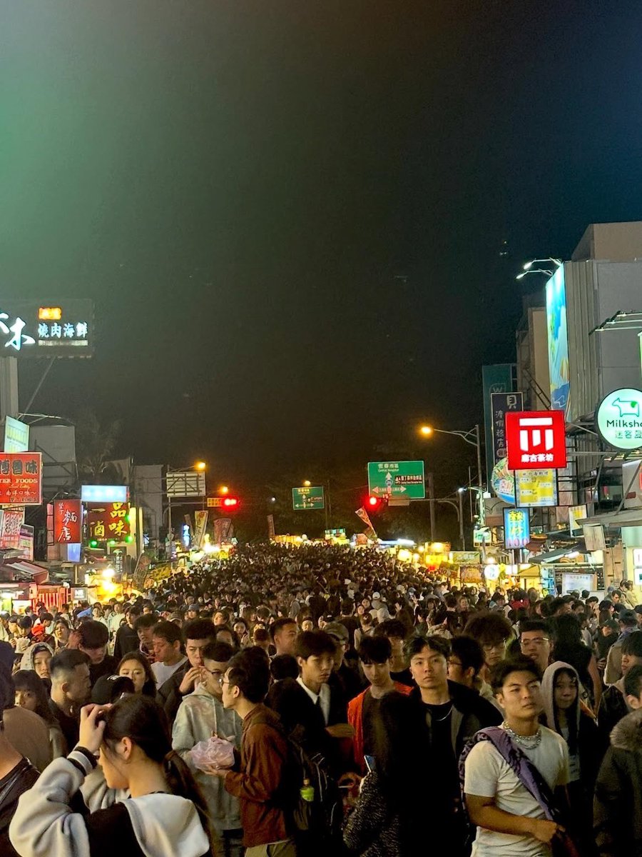 明天本來要下墾丁
朋友叫我們不要下墾丁
我們說怎麼了？
他傳來一張圖
看來真的不要下去好😔
太可怕了