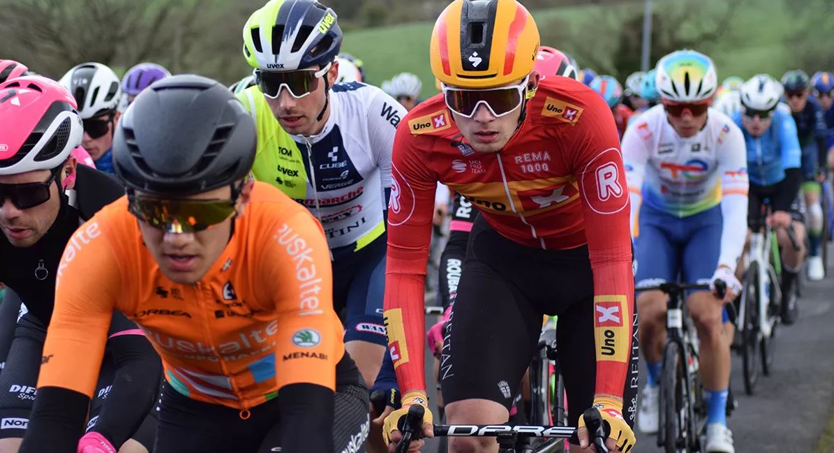 🔵 C'est le grand jour

La Route Adélie de Vitré débute ce vendredi 

🔹En direct dès 14h00 sur le numérique et à 14h35 sur France 3 Bretagne 

#Cyclisme #TeamAdélie