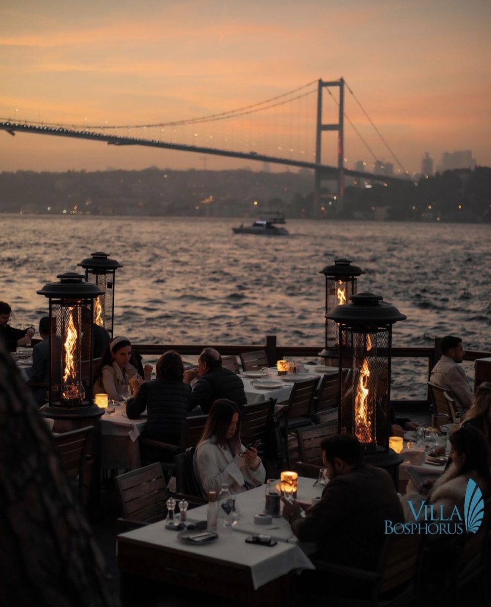 Boğaz’ın büyüleyici manzarasında, gün batımının sıcak tonlarıyla buluşan eşsiz bir akşam… Villa Bosphorus’ta denizin kıyısında, mum ışığında lezzetli yemeklerin ve keyifli sohbetlerin tadını çıkarın. 🌊🌅

📍#VillaBosphorus #İstanbul #BoğazdaAkşam #RomantikAnlar