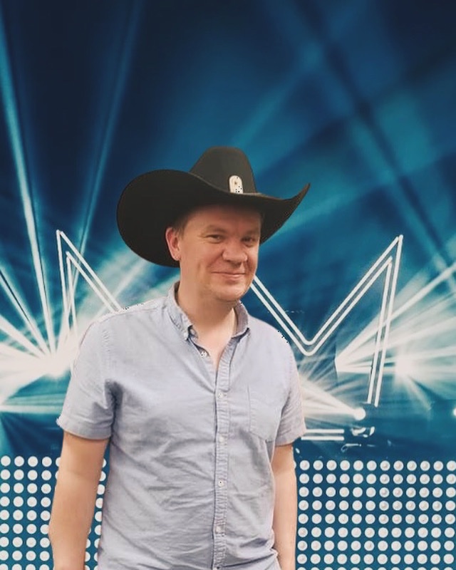 So the single I released is amazingly getting listened to on Spotify, only a million or so to go and we make the top 40 😂 open.spotify.com/track/6AJZUwm2…