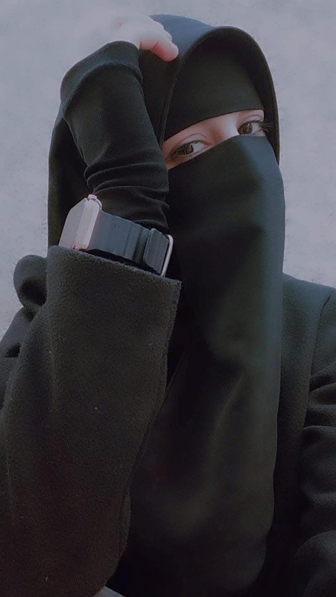 كـوني كـالفراشـة لا تقع الا على الزهور الجمـيـلة فـتـزيـد الجمال جمالاً 🥰🌙