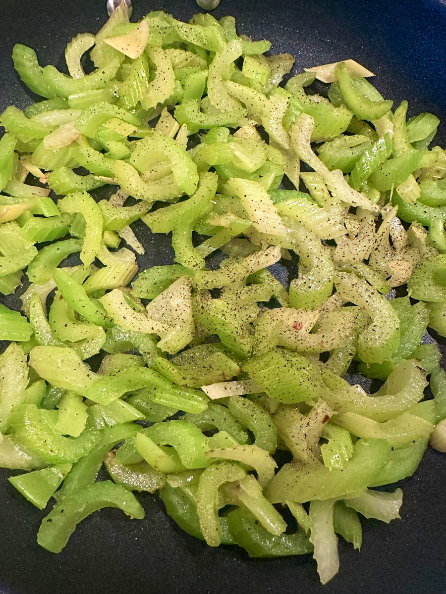 free_style_chef's tweet image. I haven’t bought or cooked or eaten celery in years! 

Somehow it was quite inviting today. Simply sautéed it with salt and black pepper. So crunchy and good!

#celery #eatyourgreens