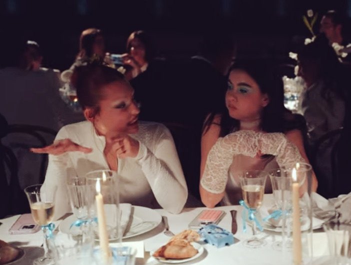 safesvioleta's tweet image. que cojonazos está siendo esto??????