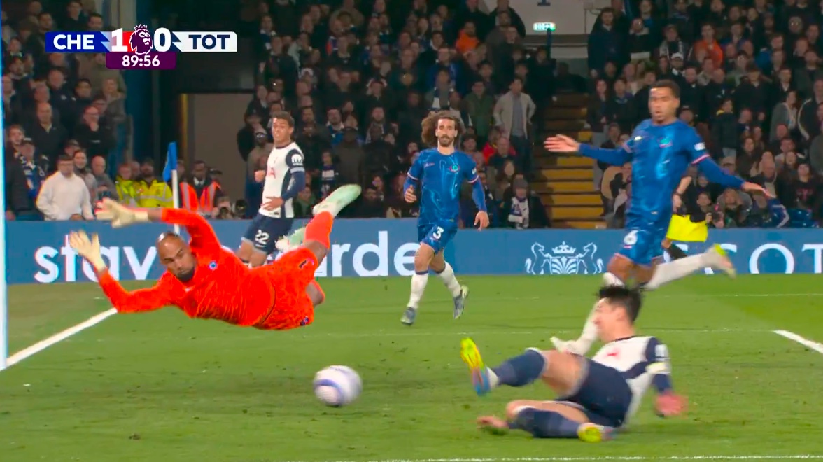 premierleague's tweet image. Robert Sanchez producing acrobatics to deny Son Heung-min in the 90th minute! 🤸

#CHETOT