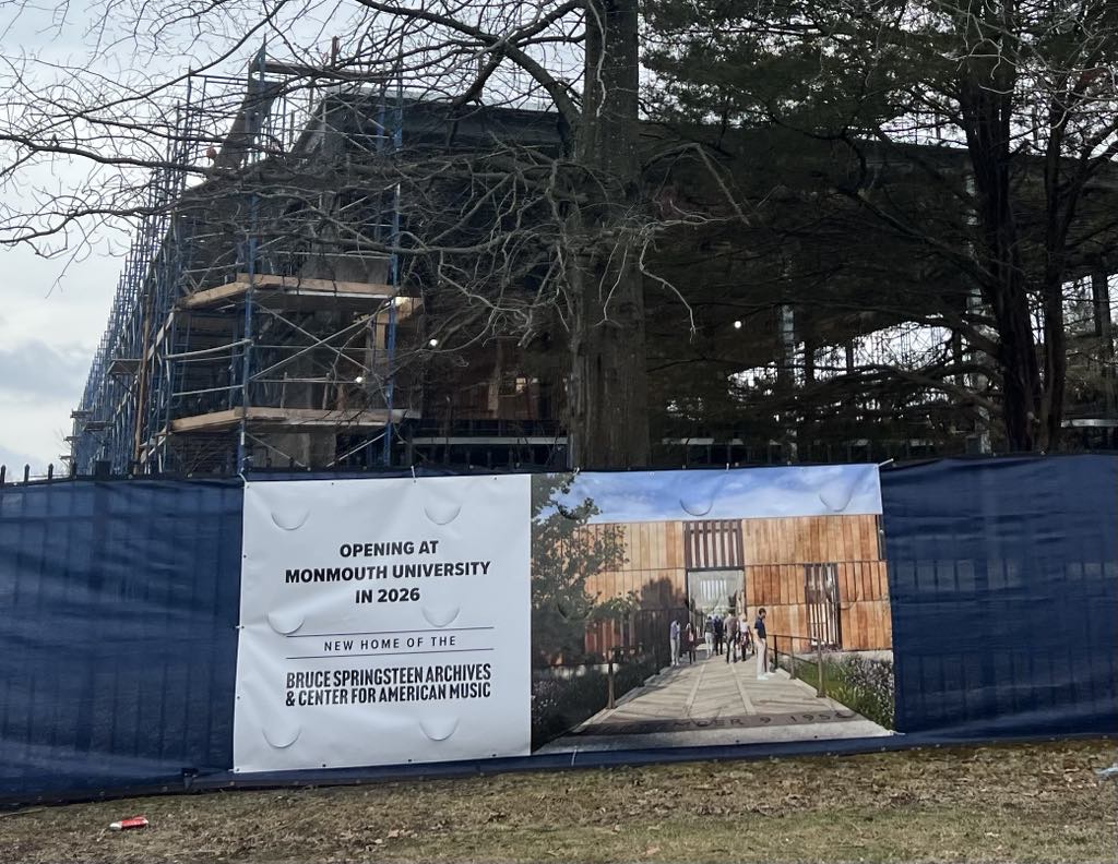 Stan_Goldstein's tweet image. This is going to be an exciting place to visit for Bruce Springsteen fans! @BruceArchives Building in progress at Monmouth University in West Long Branch, New Jersey.