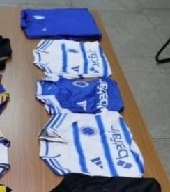 Feito em 15 minutos, só pra passar o tempo e ter uma ideia de como vai ser essa camisa 2