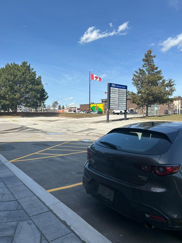 6ixbuzztv's tweet photo. I bet you can’t name ONE thing more bipolar than the weather we get in Toronto… I’ll wait 😭

This is 22 hours apart. https://t.co/f4GbhWWg3F