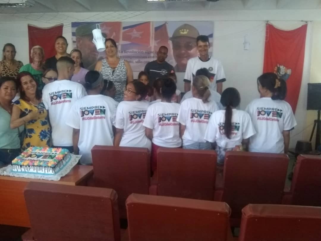 #SiempreJóven porque son el alma de la Revolucion .Felicidades muchachos junto a ustedes seguiremos conquistando el futuro !
#UJC
#UnidosXCuba