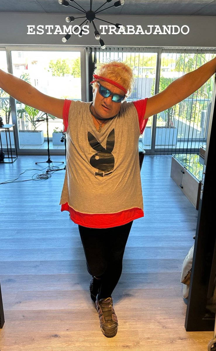 Pity HOY en las oficinas de Pop Art Music componiendo nuevas canciones!!