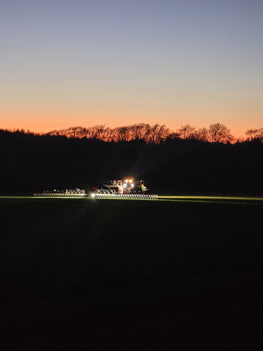 Applying <a href="/OMEXCompanies/">OMEX</a> nitroflo 24s under a stunning sky tonight.