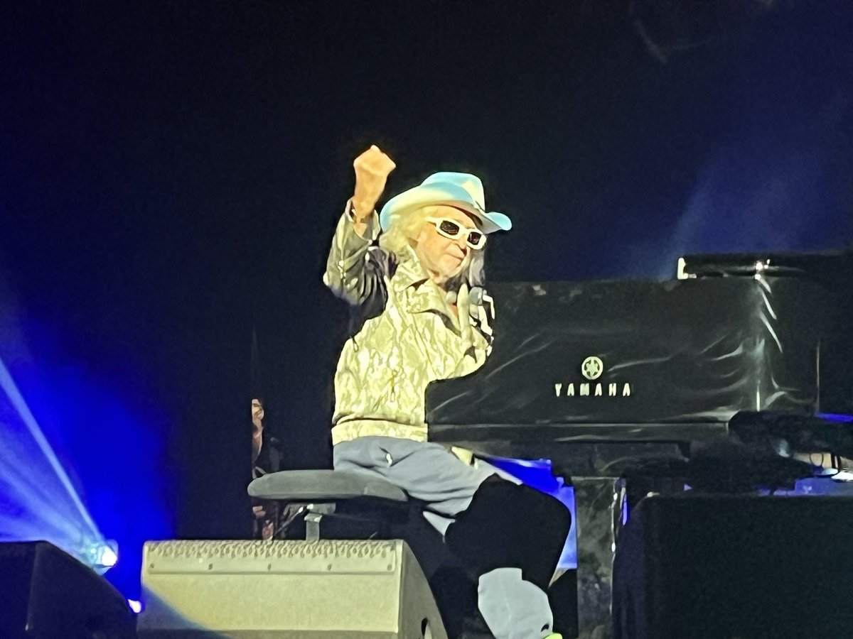 _huwroberts_'s tweet image. I never thought I’d see @MICHELPOLNAREFF live! What a fantastic and fun show.