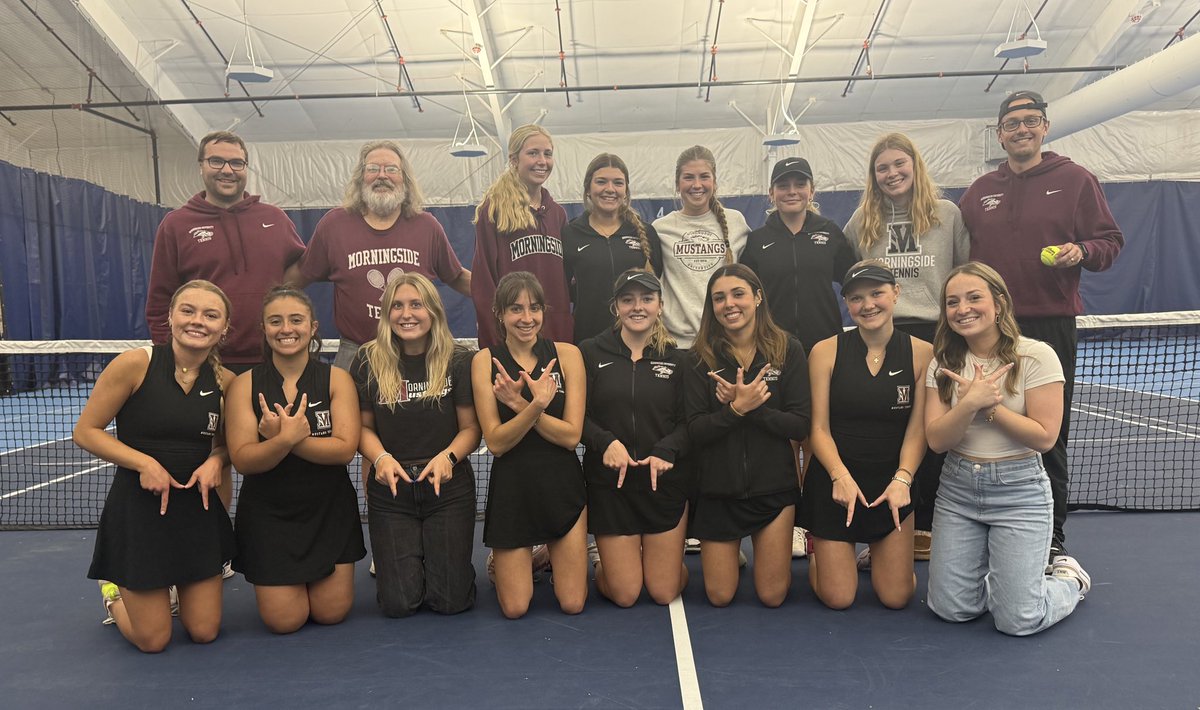 MsideUTennis's tweet photo. Bunny Ears: A Play in Three Acts 🐰✌🏼
The @MsideMustangs women sweep Northwestern to move to 14-5 on the season and stay undefeated in GPAC.
#ColesDubsScores #BigBoom #CrossCourt #NeighNeigh #WeWantIt https://t.co/N8FgVoCcPt