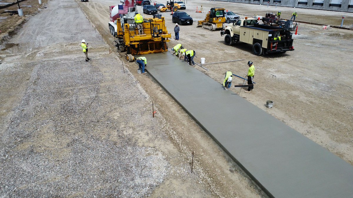 slipformcanada's tweet photo. We’re in Ohio this week, training this company on converting their Gomaco 3600 to pave dolly pads. After three days of training and a brief rain delay, they finally ran their first trucks through the machine today! https://t.co/aZV8qGiAOC