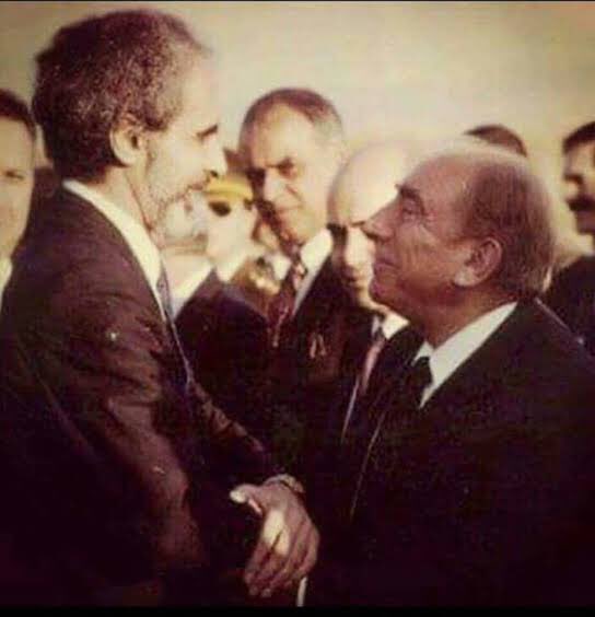elcibeyvakfi's tweet photo. Kurtlar puslu havada
Toplandı Ankarada

Giden heybetli çınar
Milyonlarsa arkada

Yandı yürekler yandı
Yağan kar ile sönmez

Milyonlar bir ağızdan
Diyor başbuğlar ölmez

Başbuğlar ölmez
Başbuğlar ölmez
Başbuğlar ölmez
Başbuğlar ölmez
Başbuğlar ölmez

#AlparslanTürkeş https://t.co/y0pmwP0BH4