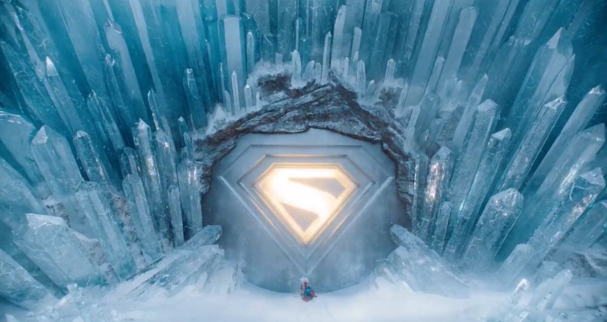 therealsupes's tweet photo. I LOVE HOW COLORFUL IT IS. #Superman https://t.co/mc69qvXoR9