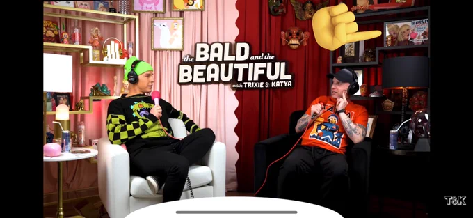 the way this random fanart that I made of trixie and katya back in 2017 has been on the background of the last three podcast sets...  not complaining this is a flex for me please never get rid of it 