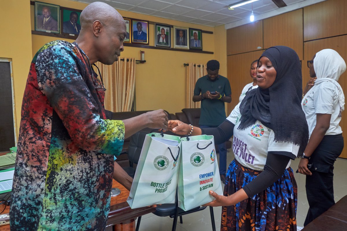 ClimateWed's tweet photo. Yesterday, our team engaged in meaningful discussions with the PS. Osun State Ministry of Environment &amp; Sanitation, the Ede South LGA Chairman, &amp; the PS. of the Ministry of Education to combat open defecation &amp; tackle plastic pollution in Osun State. cc @CanHCNigeria #CFLI https://t.co/7sLtEEzvgm