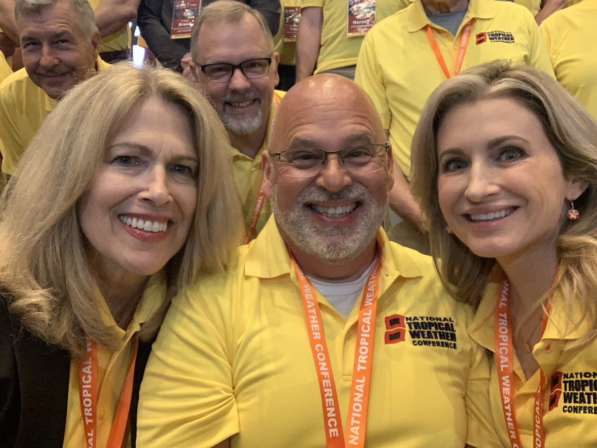 #NTWC25 class photo session. Yes we are Yellow this year!