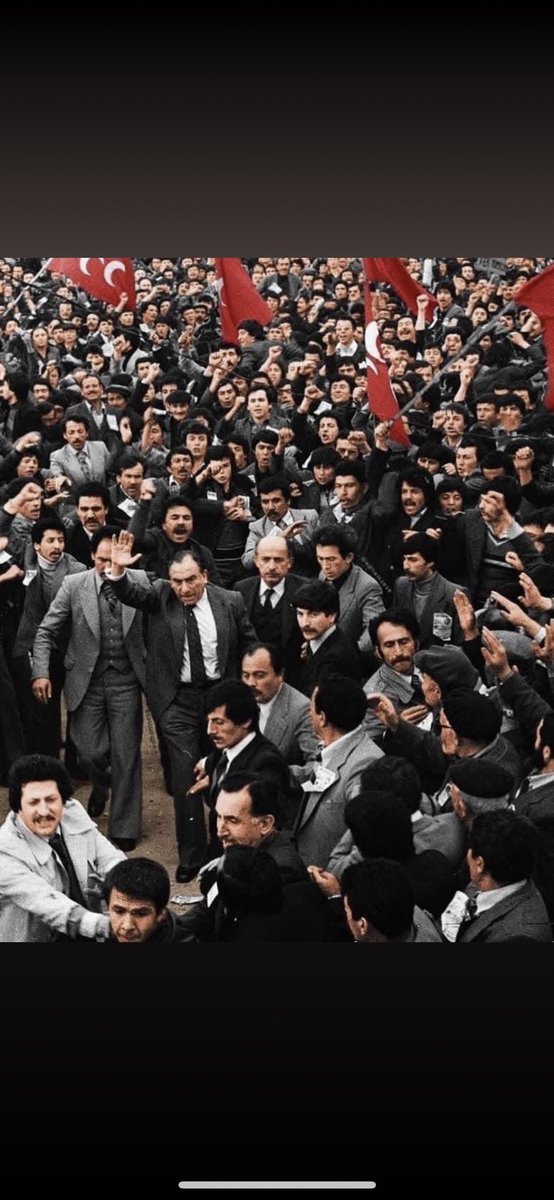 Nerde o yiğitler ki gür 
Sesleri ülkeyi bürür, 
"Yürü!" dese dağlar yürür, 
"Dur!" dese kalpler dururdu!

Sevenlerin gönlünde sevilen ölümsüzdür. Mekanın cennet olsun Başbuğ’um. 
#BaşbuğlarÖlmez
#BaşbuğAlparslanTürkeş 🇹🇷
#SinanAteş 
#SinanATESicinAdalet