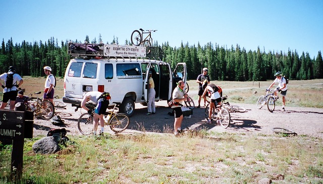 EscapeBikeTours's tweet photo. The vans may have changed, but the spirit of adventure rolls on just the same! 🚐🚵‍♀️ #ThrowbackThursday https://t.co/UTS6HuhNjh
