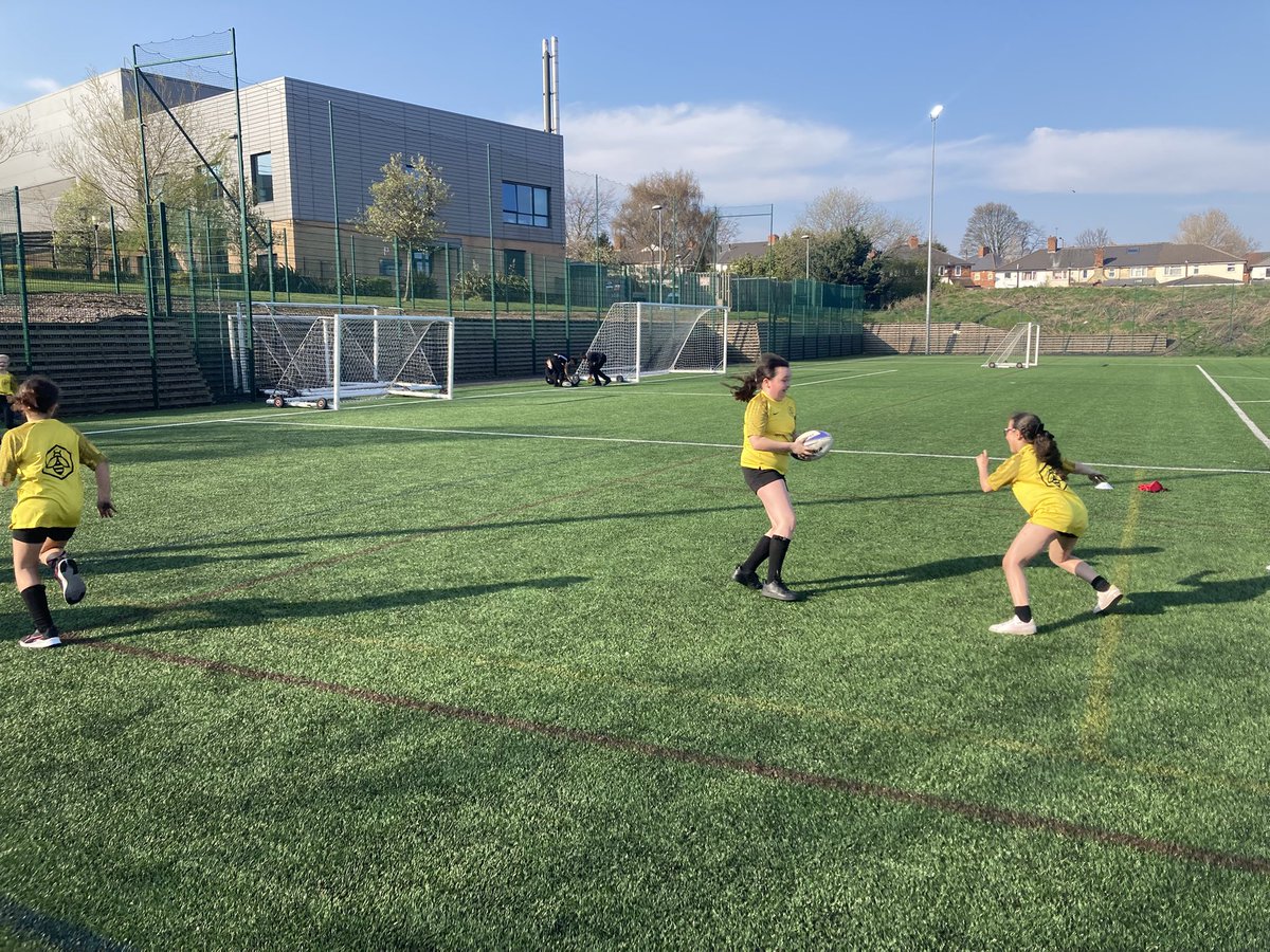 SparkActivecic's tweet image. Our Rugby filled afternoon has been great with the leaders from @NBAcademy supporting pupils from @warren_farm_pri to pass, kick, score tries, and tag! 🏉

Well done to everyone involved! 

#physicalactivity #teamsports