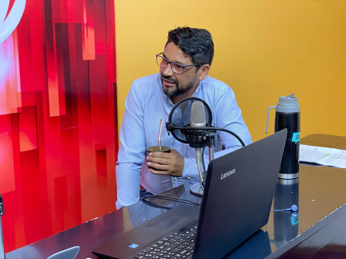 diegonunezuy's tweet photo. 🎙️Hoy en vivo desde @ZoeFM915 

Hablamos sobre lo que realmente importa: trabajar con la gente, reforzar los valores, apoyar a las familias y construir una comunidad más unida. No se trata solo de limpieza, sino de un compromiso real con lo social y con cada vecino. 👏🏻 https://t.co/XaR7uHIpIl