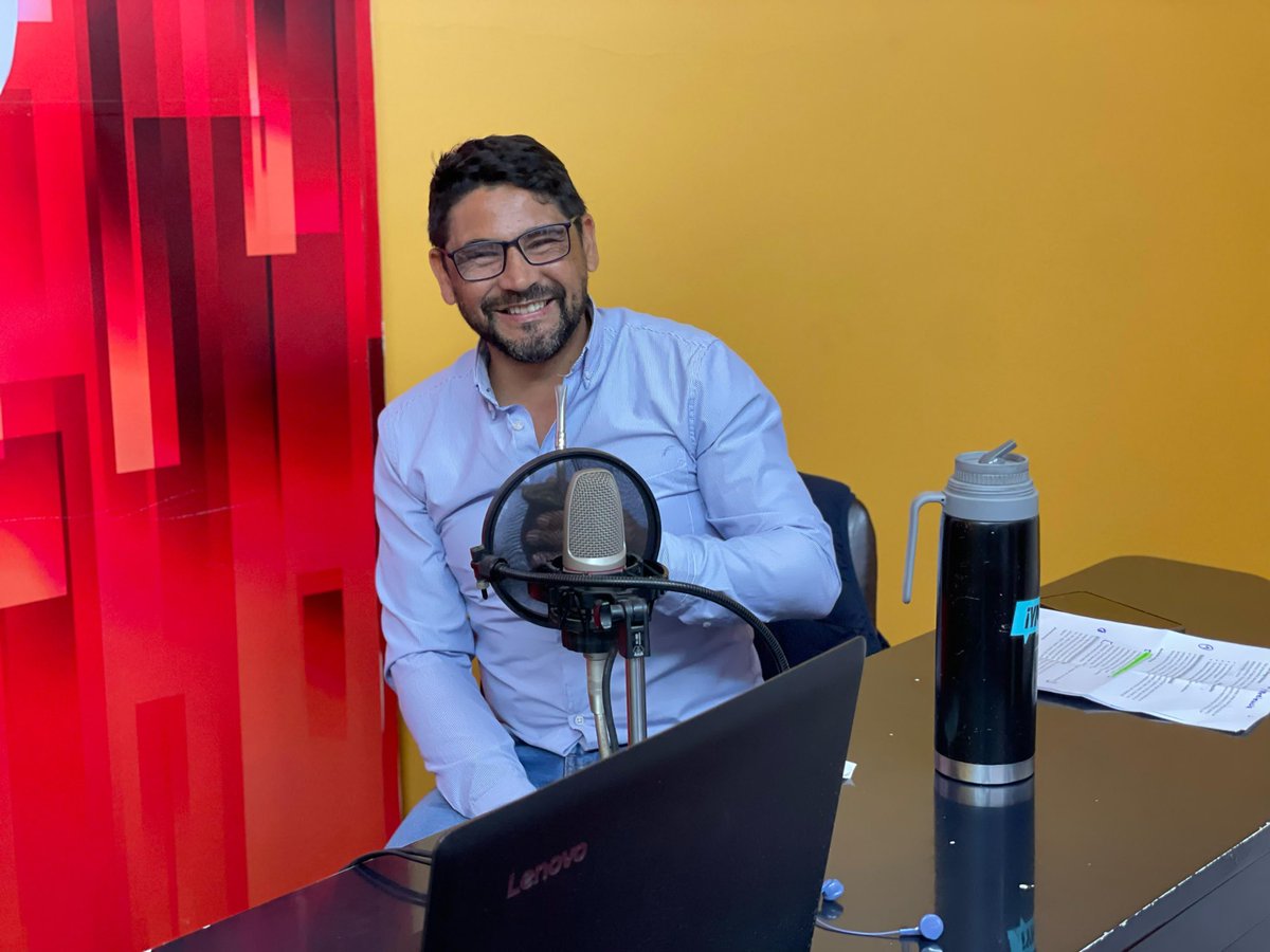 diegonunezuy's tweet photo. 🎙️Hoy en vivo desde @ZoeFM915 

Hablamos sobre lo que realmente importa: trabajar con la gente, reforzar los valores, apoyar a las familias y construir una comunidad más unida. No se trata solo de limpieza, sino de un compromiso real con lo social y con cada vecino. 👏🏻 https://t.co/XaR7uHIpIl