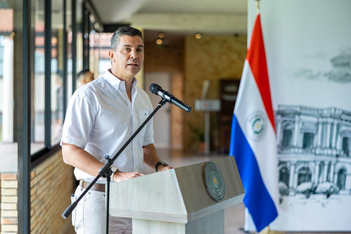 Celebramos la incorporación de 135 Aprendices de Electricistas de Distribución a través del Programa de Formación Dual Profesional impulsado por la ANDE. Esta iniciativa conecta la educación con el mundo laboral, brindando oportunidades reales de formación y empleo digno para