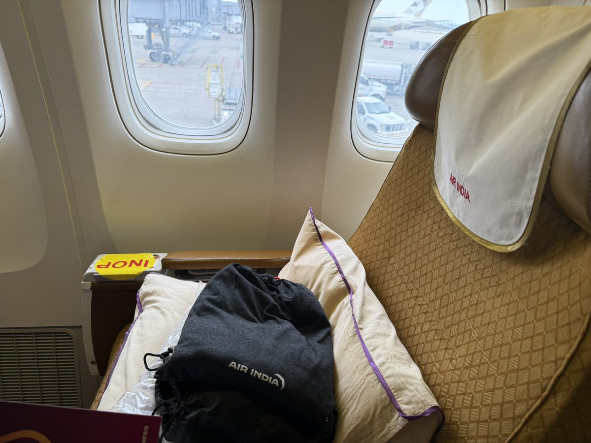 The more I face challenges with existing non immersive websites, the more I feel the need for #immersivetech. 

I say this from a recent experience of flying #AirIndia from Hyderabad to Chicago. Prior to the travel, I was keen to understand what to expect from a Business Class on